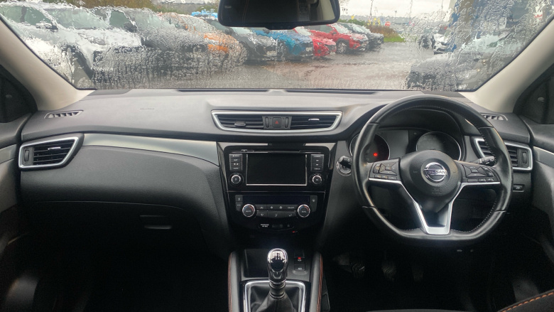 Nissan Qashqai 1.3 DiG-T N-Motion 5dr Petrol Hatchback